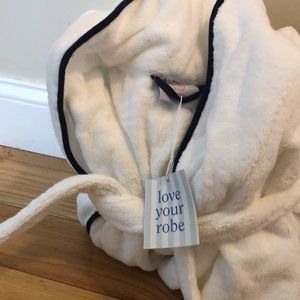 Weezie Long Plush Robe — White with Navy Trim